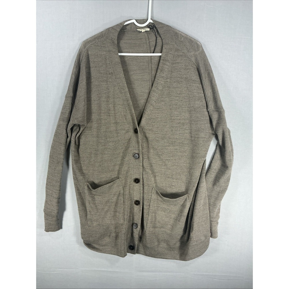 In loom brown cardigan but long sleeve large pockets